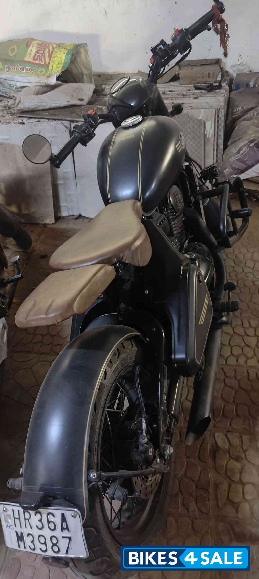 Matt Black Jawa Perak BS6