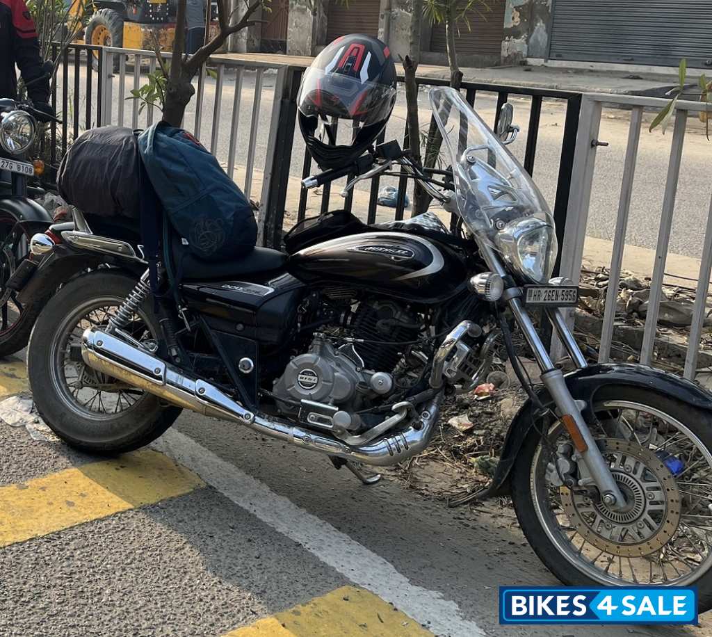 Black Bajaj Avenger Cruise 220 BS6