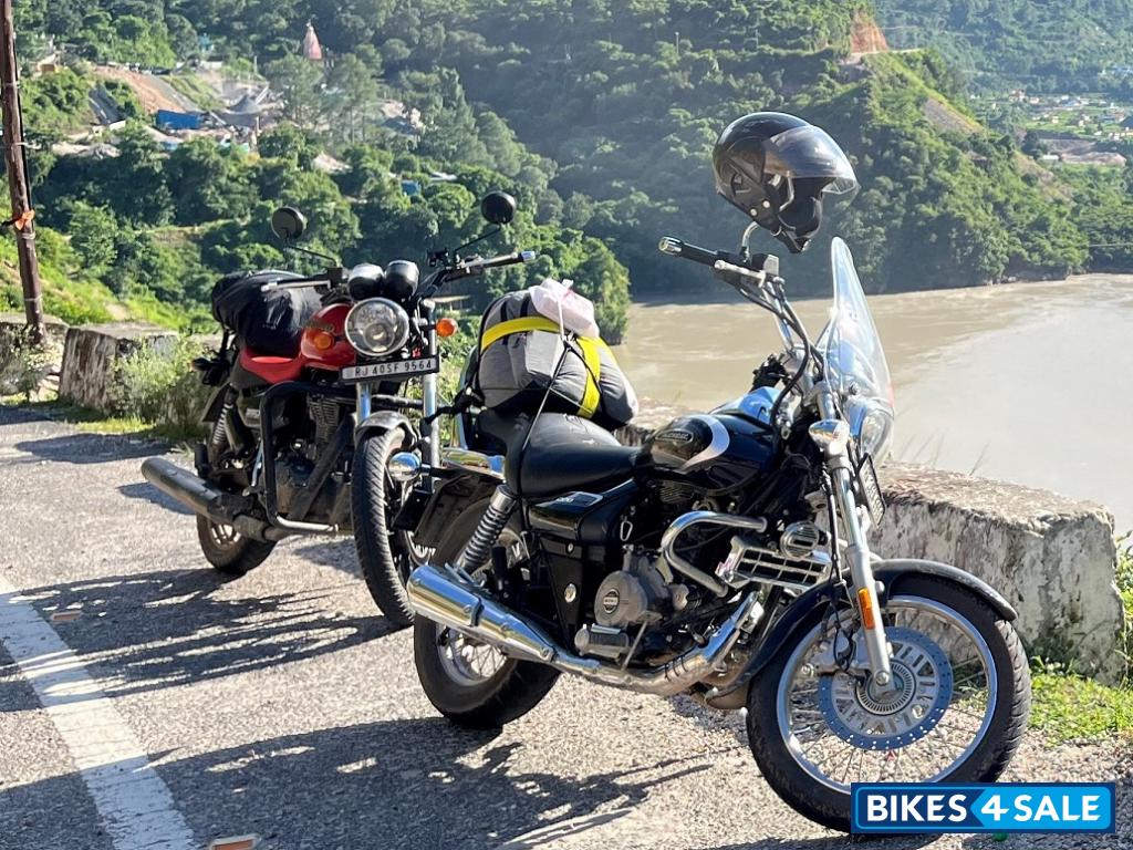 Black Bajaj Avenger Cruise 220 BS6 Black Bajaj Avenger Cruise 220 BS6