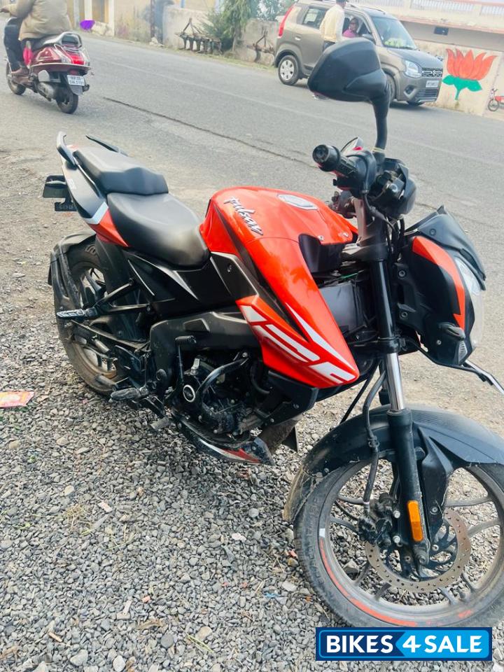 Orange Bajaj Pulsar NS 125