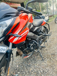 Orange Bajaj Pulsar NS 125