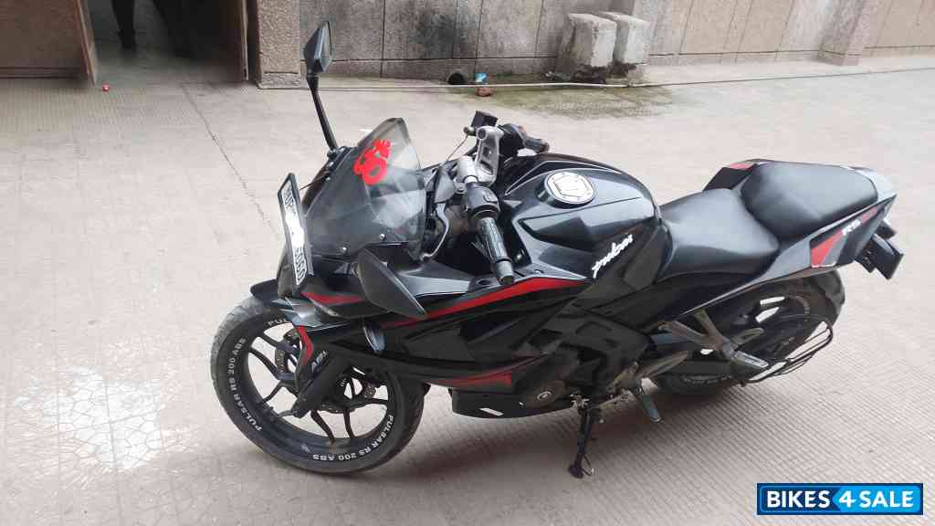 Black Rad Bajaj Pulsar RS 200 ABS