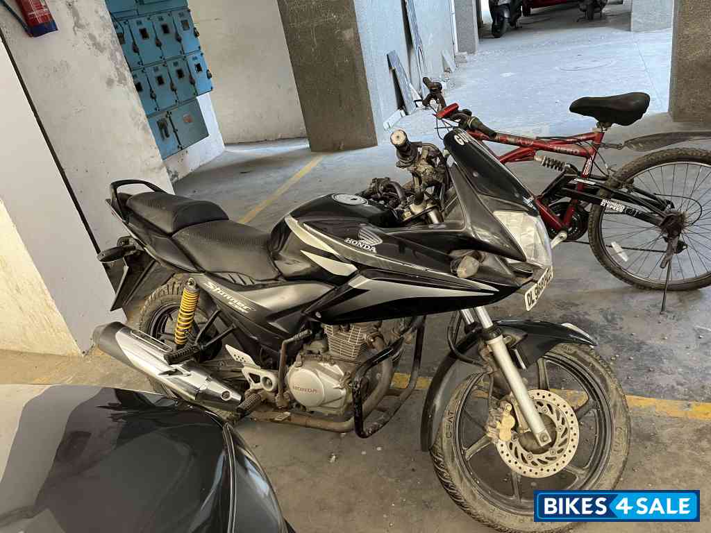 Black Honda CBF Stunner