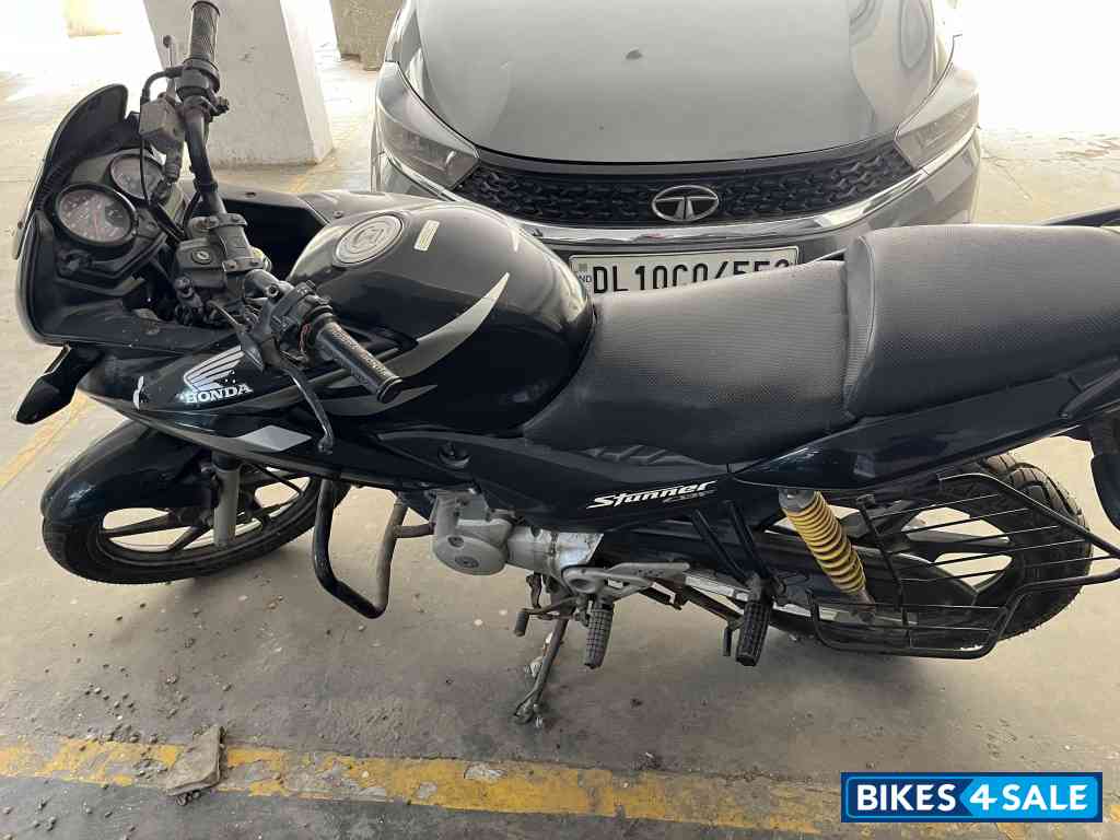 Black Honda CBF Stunner