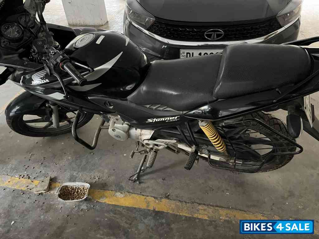 Black Honda CBF Stunner