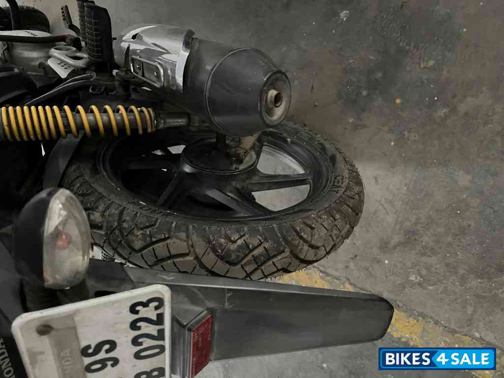 Black Honda CBF Stunner