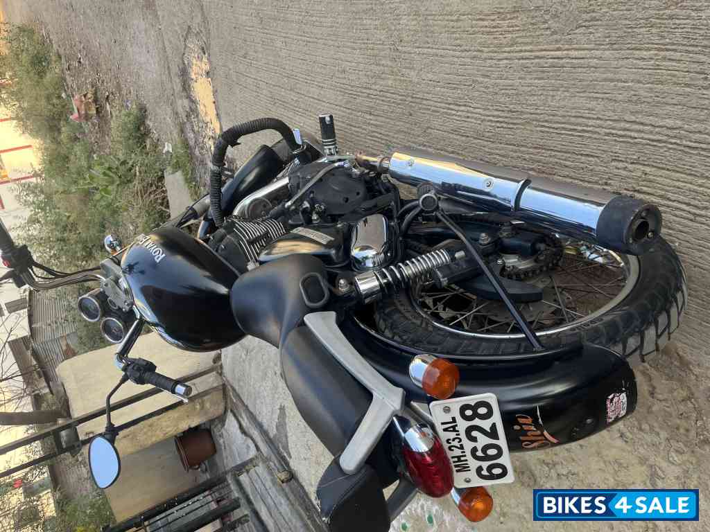 Black Royal Enfield Thunderbird 350