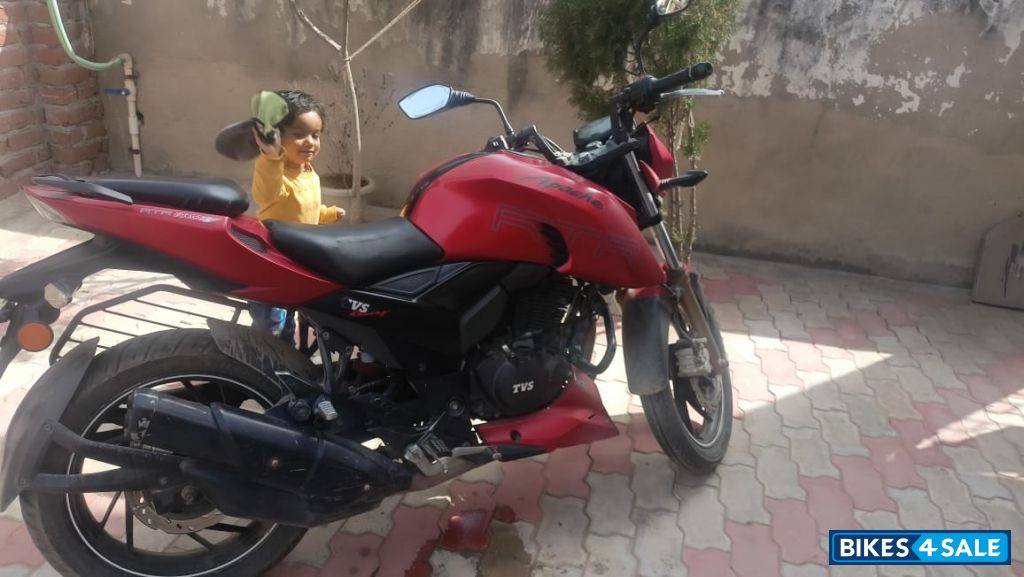 Red TVS Apache RTR 200 4V
