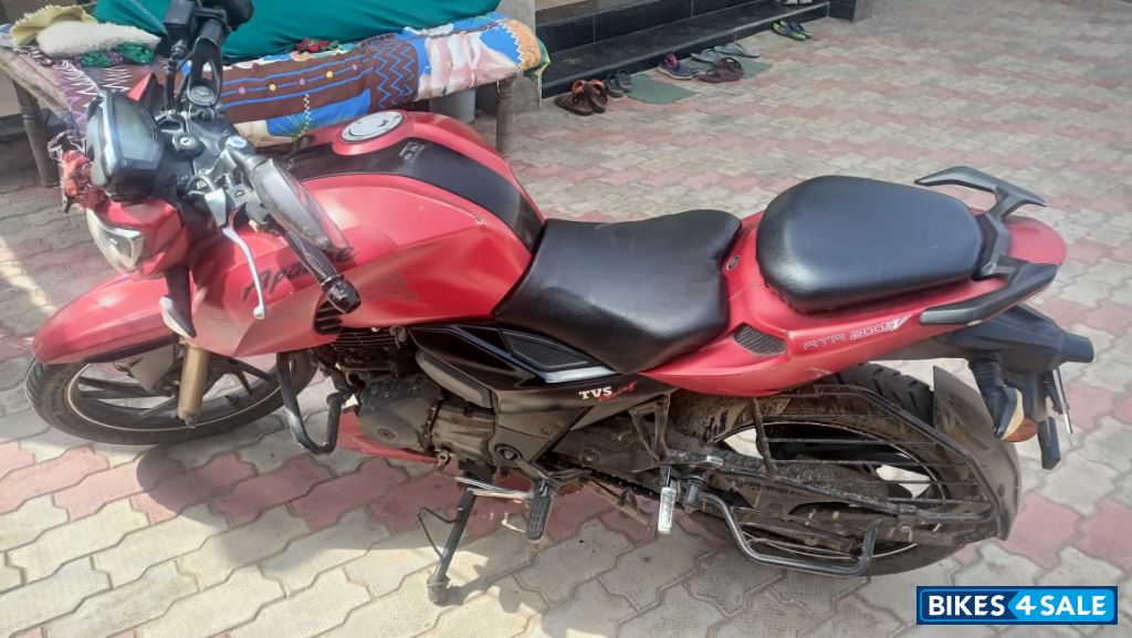 Red TVS Apache RTR 200 4V
