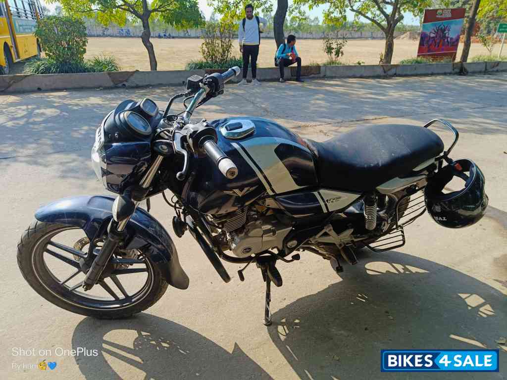 Bajaj V15