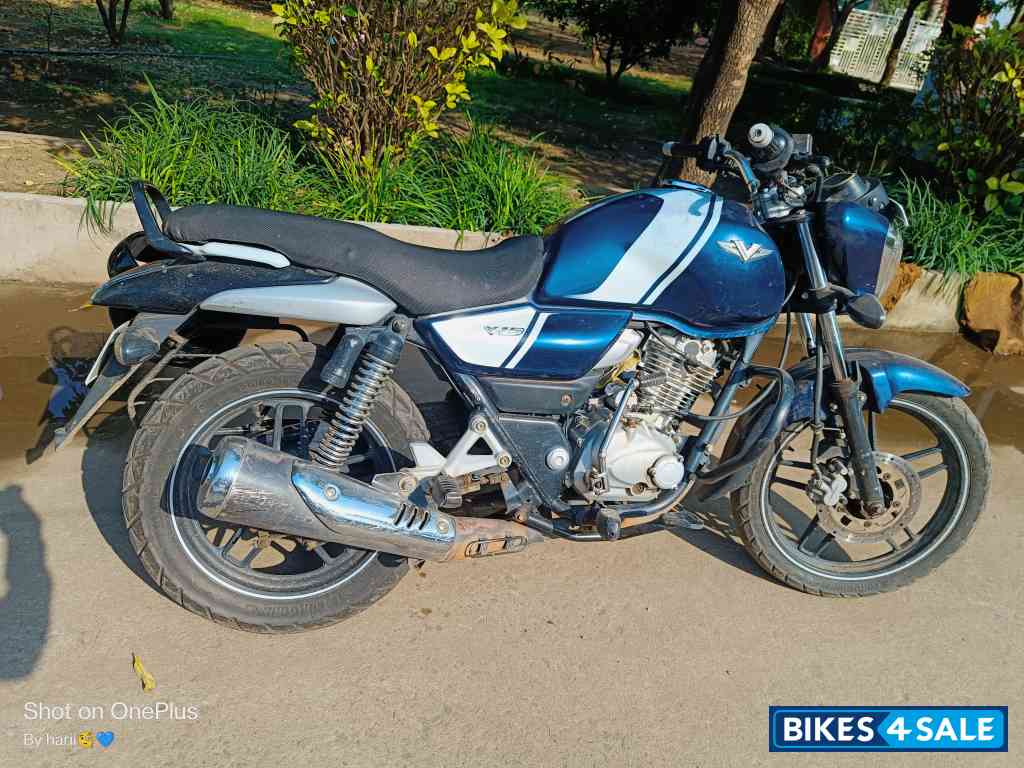 Bajaj V15