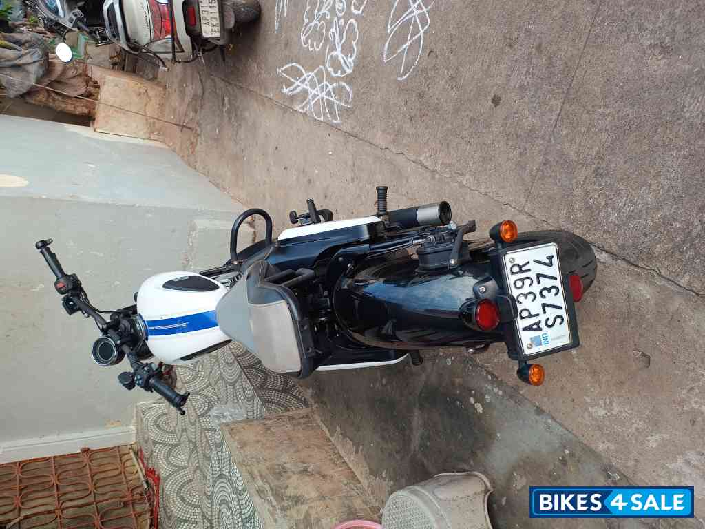 Jawa 42 Bobber Dual Channel ABS