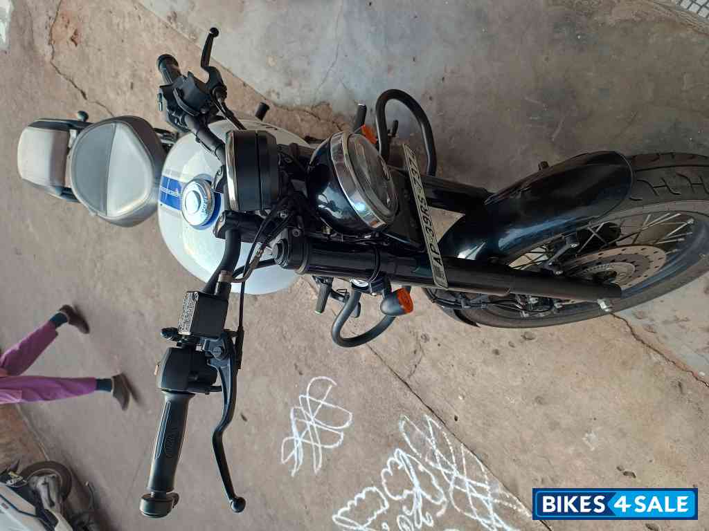 Jawa 42 Bobber Dual Channel ABS