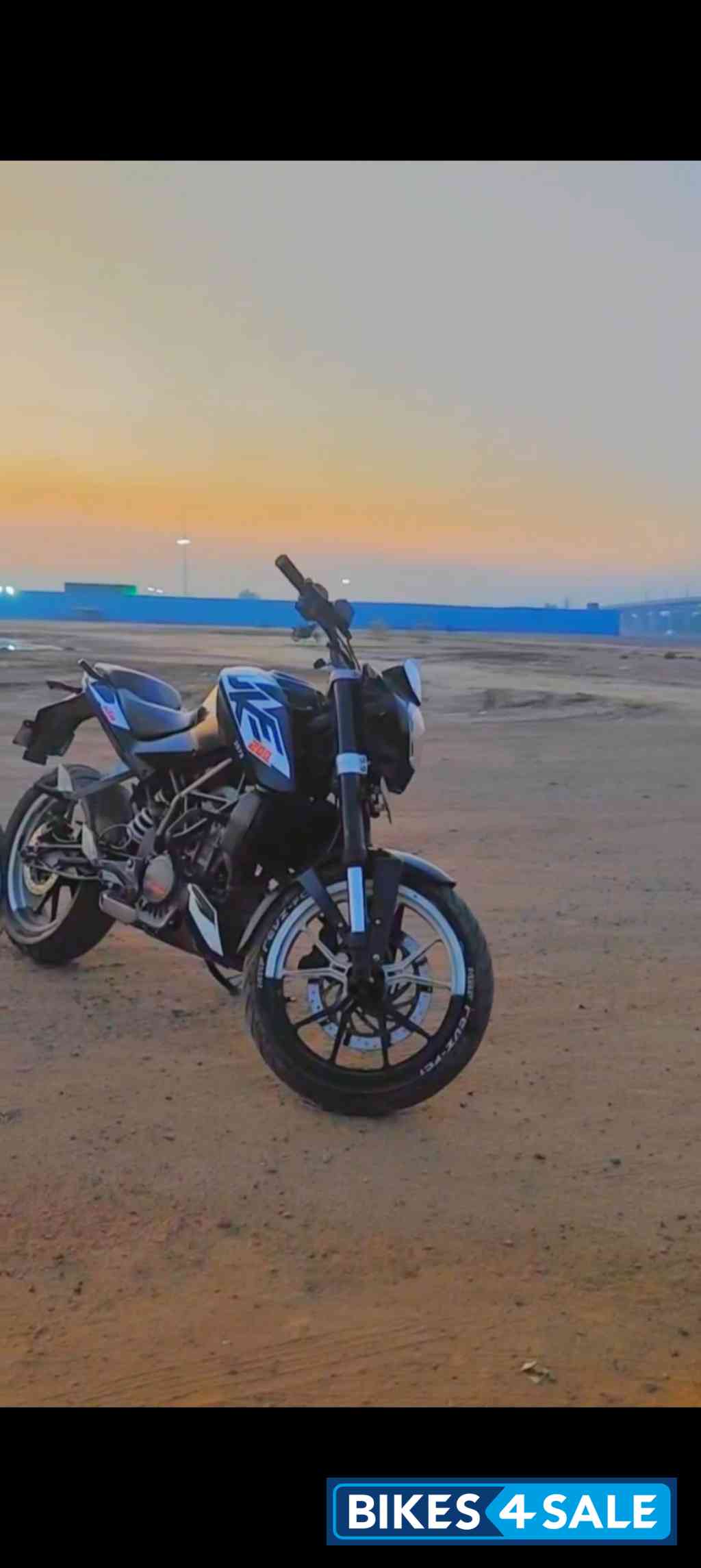 Black KTM Duke 200