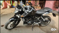 Black KTM Duke 200