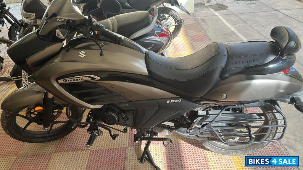 Grey Suzuki Intruder 150 Grey Suzuki Intruder 150