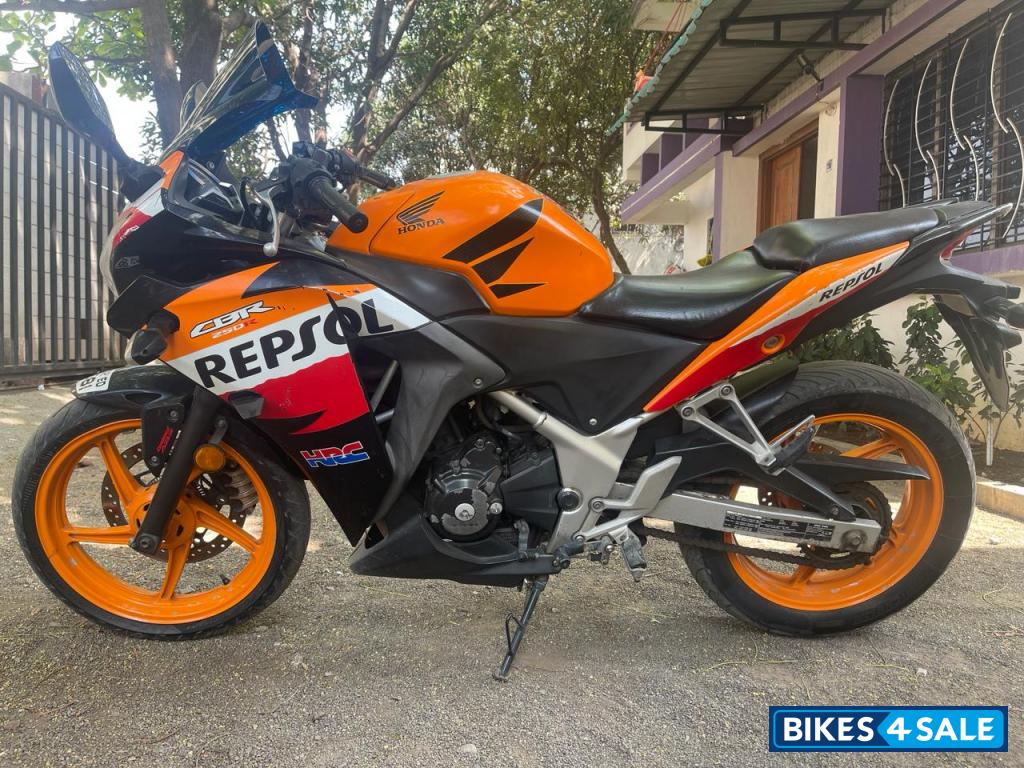 V Orange Honda CBR 250R