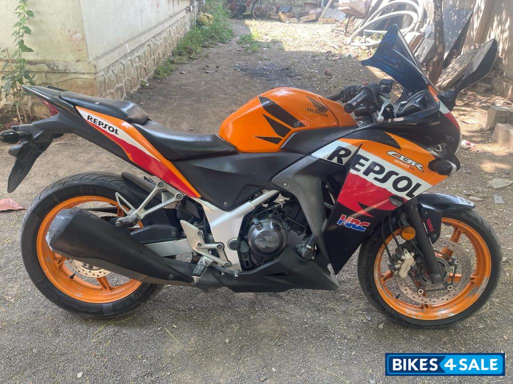 V Orange Honda CBR 250R