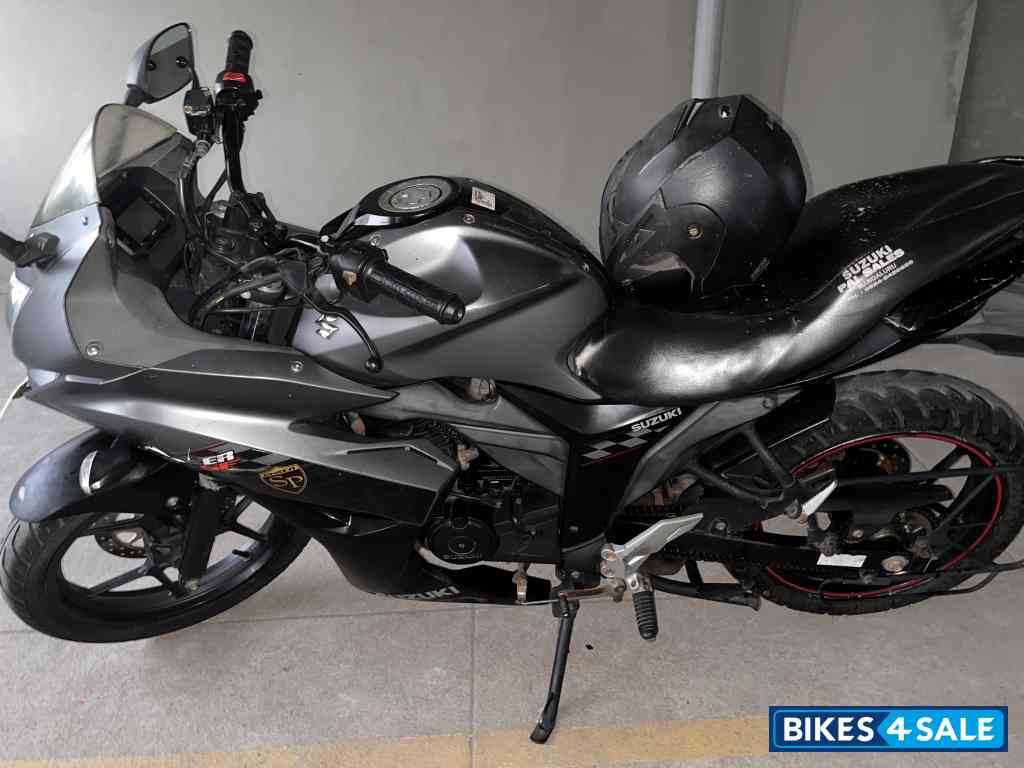 Black Suzuki Gixxer SF