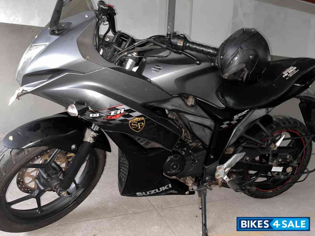 Black Suzuki Gixxer SF