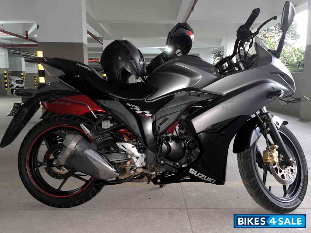 Black Suzuki Gixxer SF