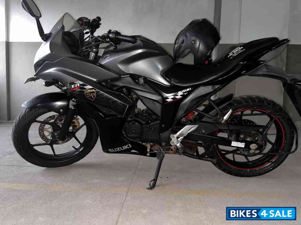 Black Suzuki Gixxer SF