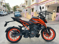 Orange KTM Duke 200 ABS