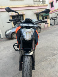 Orange KTM Duke 200 ABS