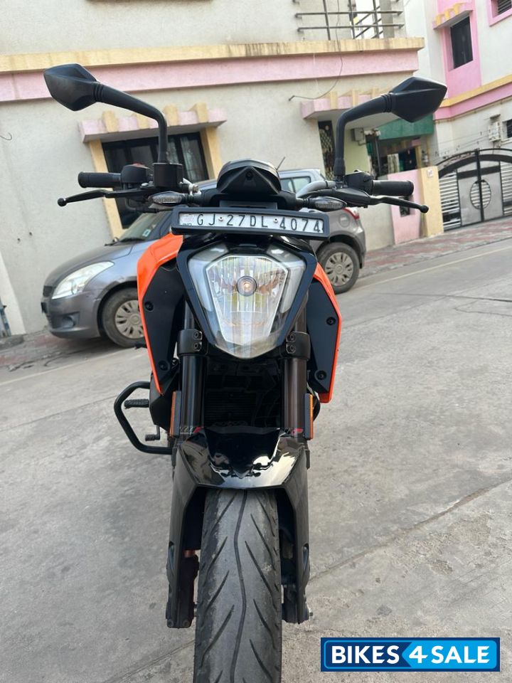 Orange KTM Duke 200 ABS Orange KTM Duke 200 ABS