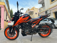 Orange KTM Duke 200 ABS