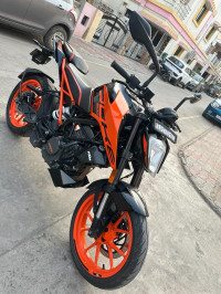 Orange KTM Duke 200 ABS