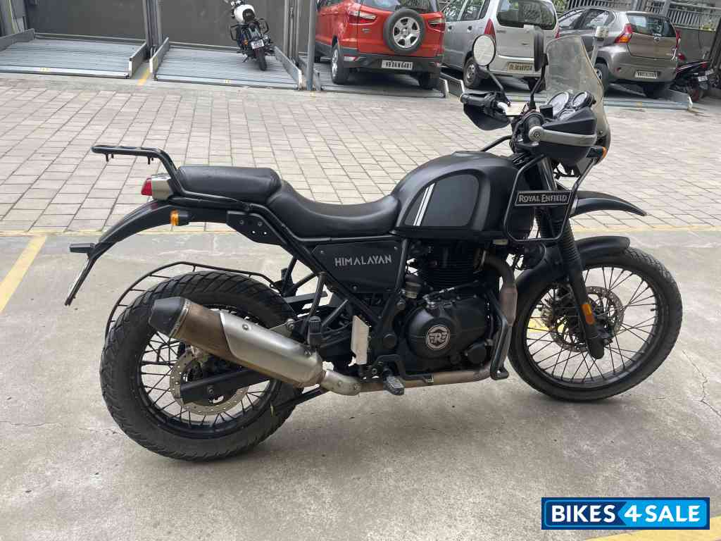 Matt Black Royal Enfield Himalayan BS VI