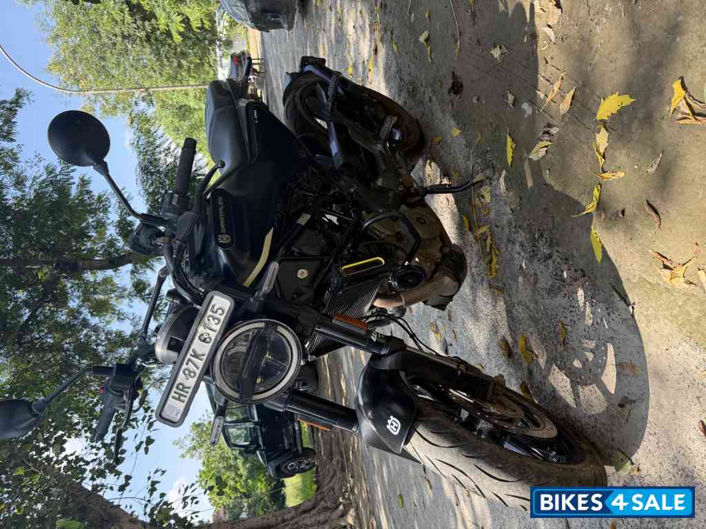 Moonshine Black Husqvarna Svartpilen 250 Moonshine Black Husqvarna Svartpilen 250