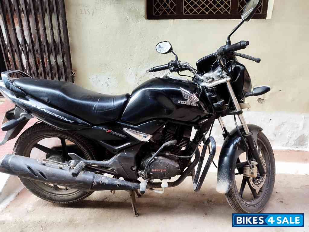 Black Honda CB Unicorn