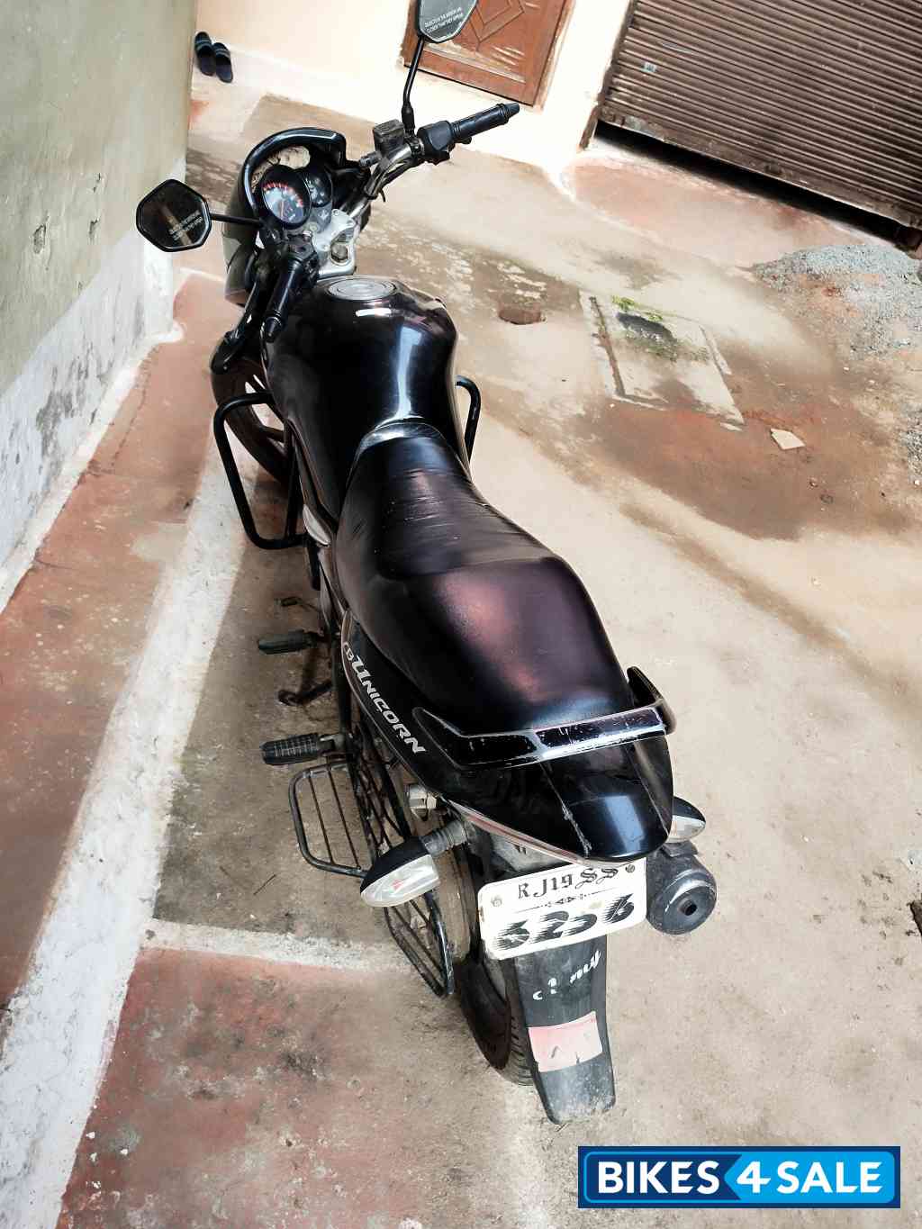 Black Honda CB Unicorn