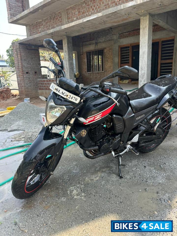 Black Yamaha FZ