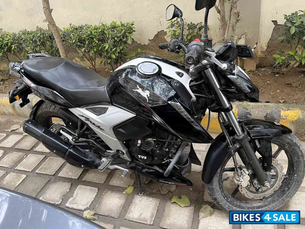 TVS Apache RTR 160 4V
