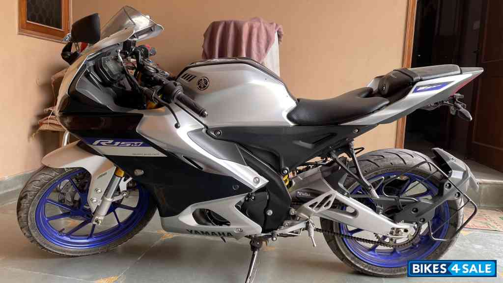 White Metallic C Yamaha R15M