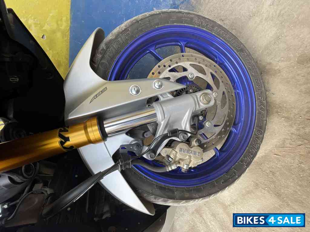 White Metallic C Yamaha R15M