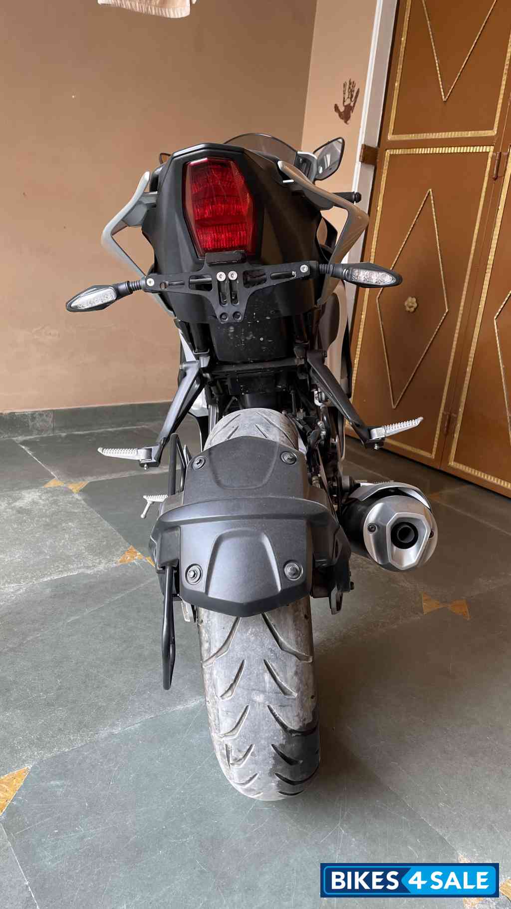 White Metallic C Yamaha R15M