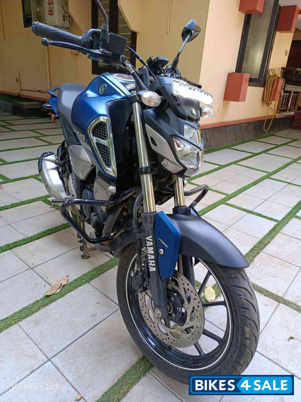 Blue Yamaha FZ-S FI V3