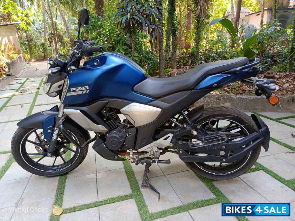 Blue Yamaha FZ-S FI V3