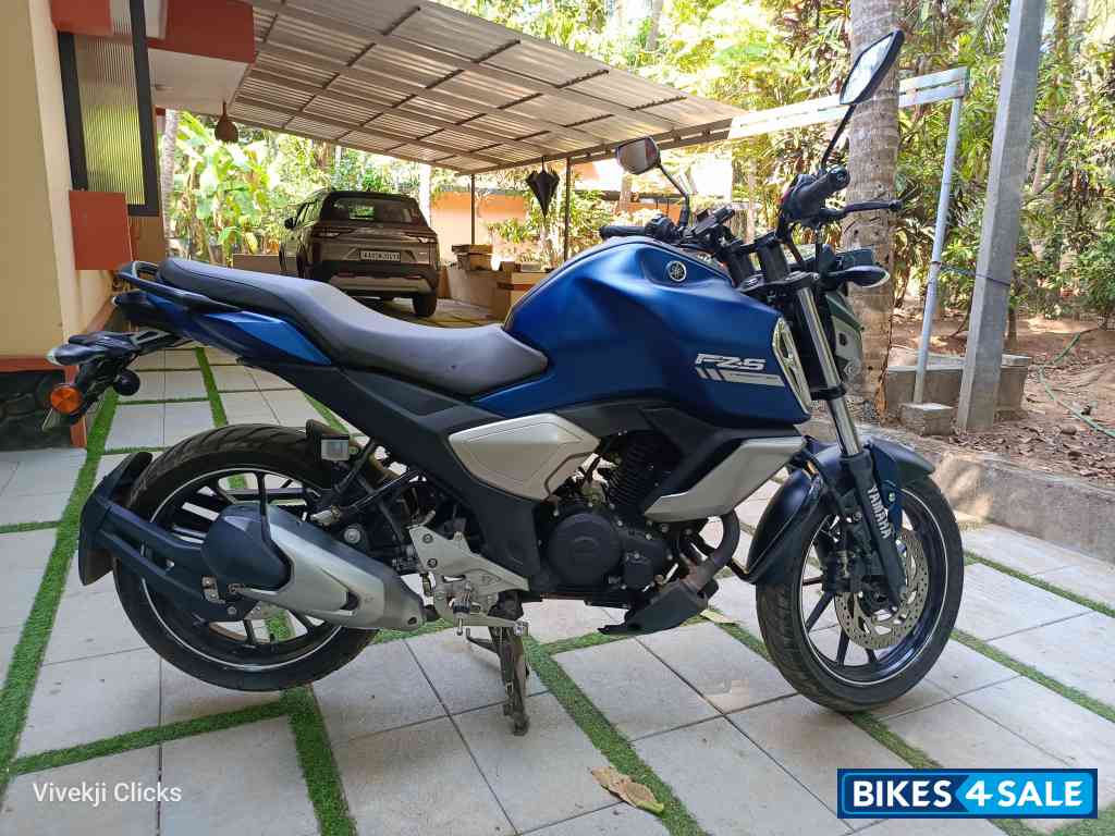 Blue Yamaha FZ-S FI V3