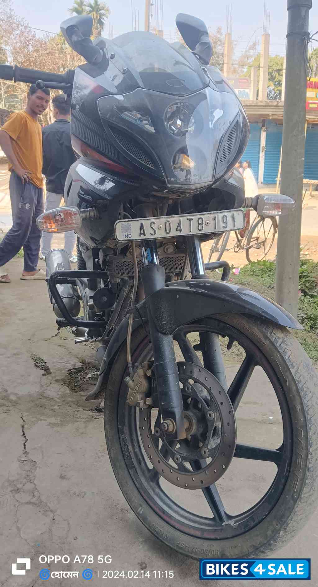 Ebony Black Me Bajaj Pulsar 200 DTSi