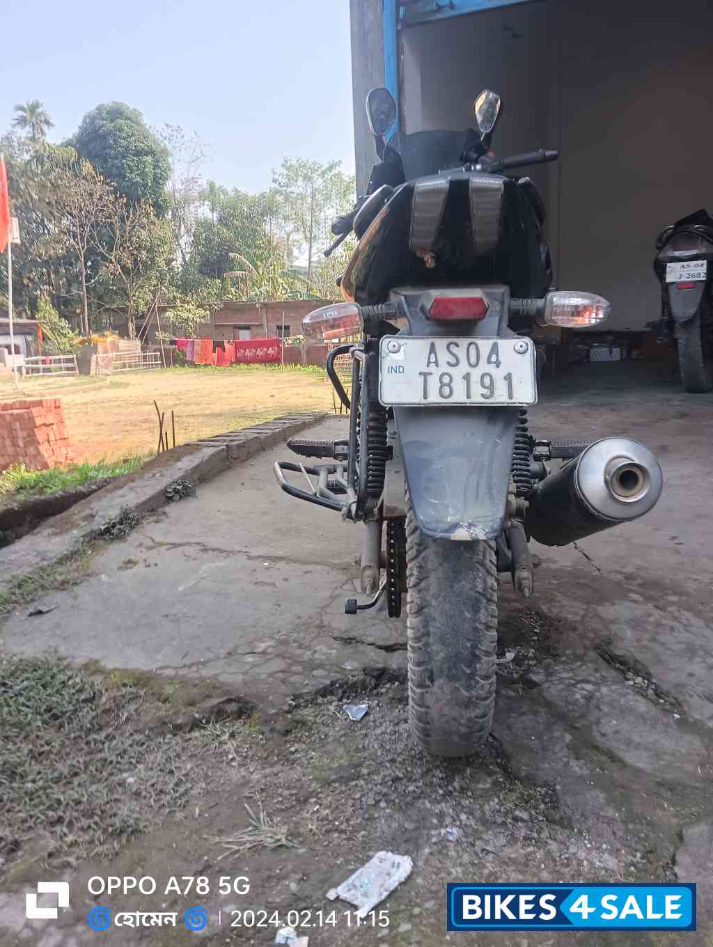 Ebony Black Me Bajaj Pulsar 200 DTSi