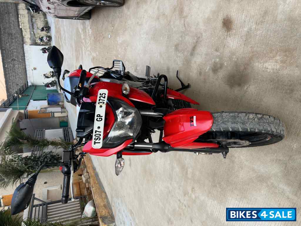 Red TVS Apache RTR 160 4V