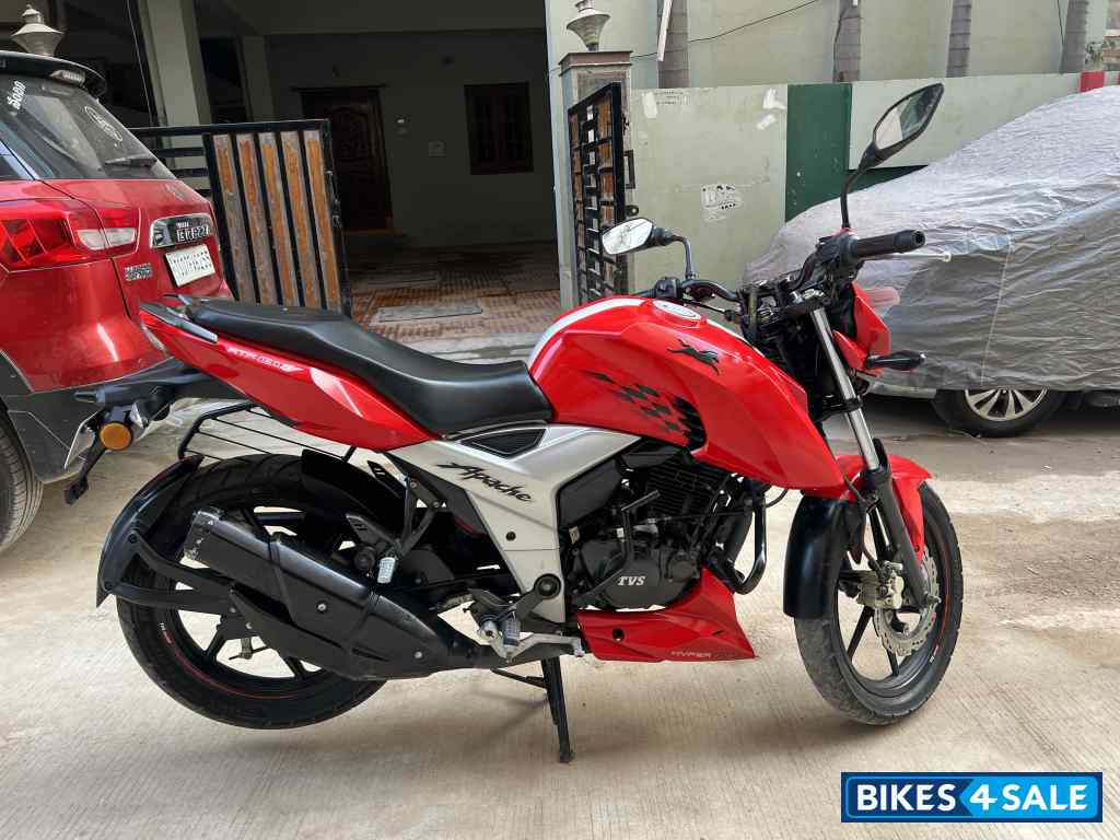 Red TVS Apache RTR 160 4V