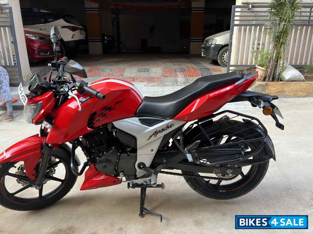 Red TVS Apache RTR 160 4V