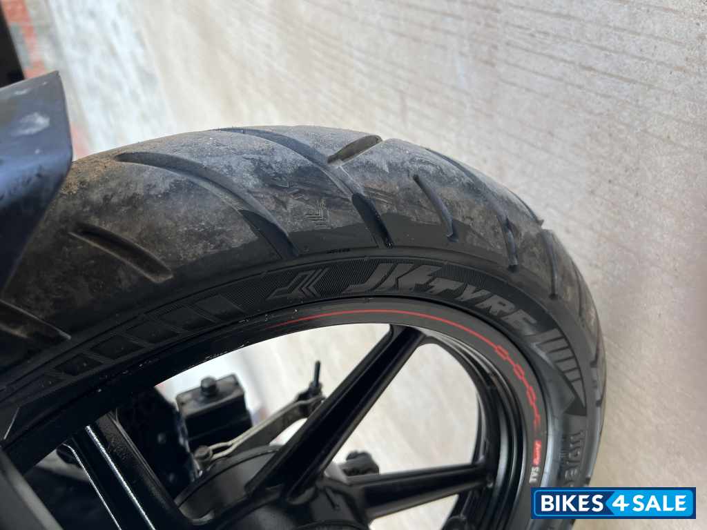 Red TVS Apache RTR 160 4V