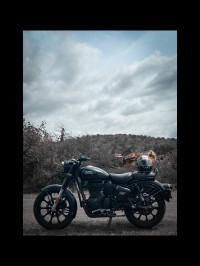 Royal Enfield Classic Stealth Black